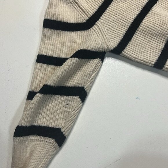 Striped Sweater with Black and Red Accents size M - Picture 8 of 9